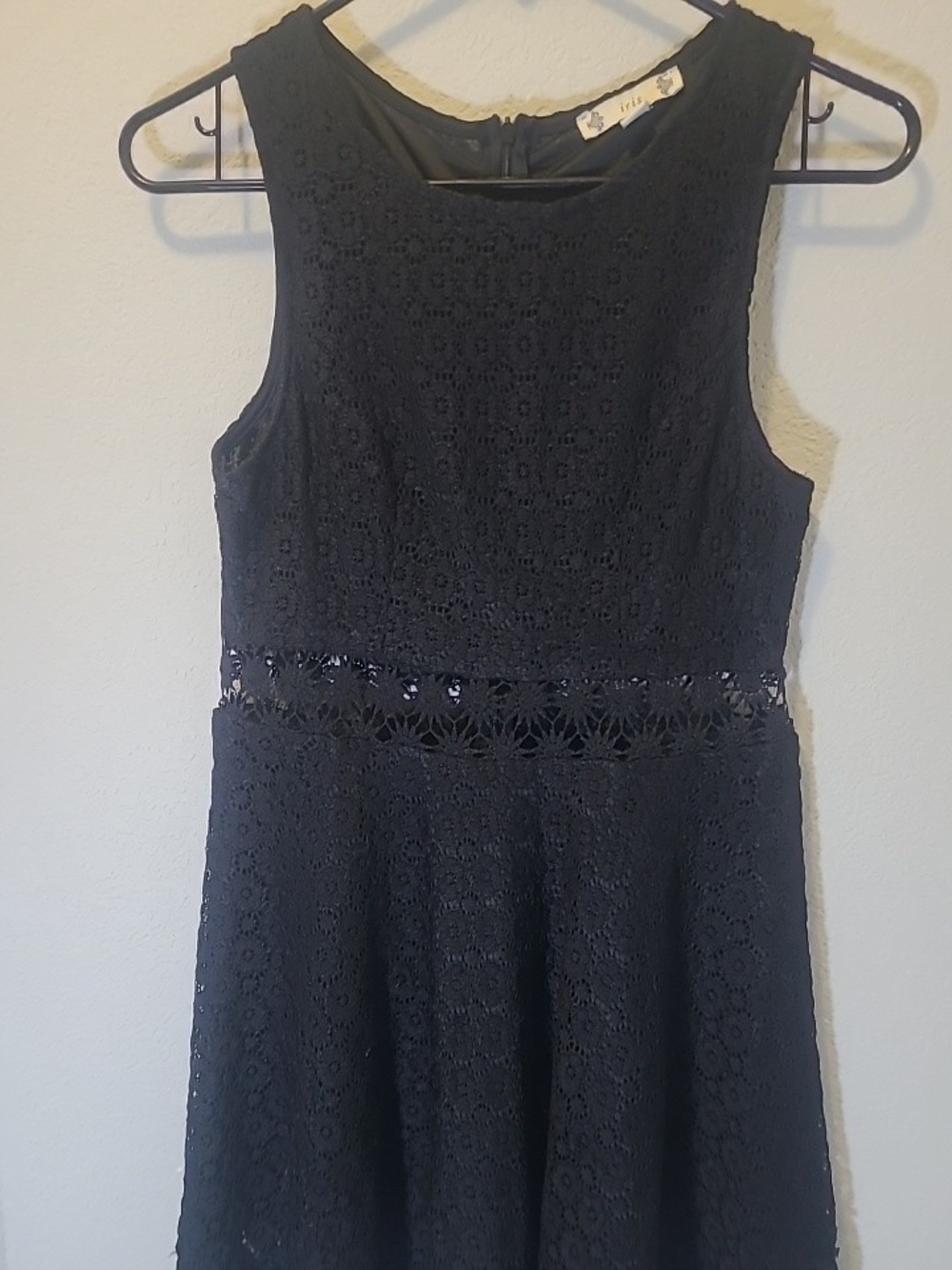 Iris Black Sleeveless Lace Mini Dress - Picture 1 of 5